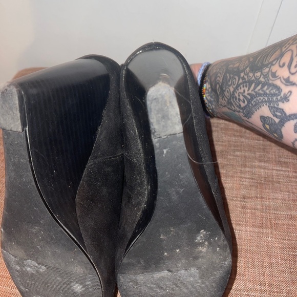 Black faux suede pointy toe wedge booties - Picture 4 of 5